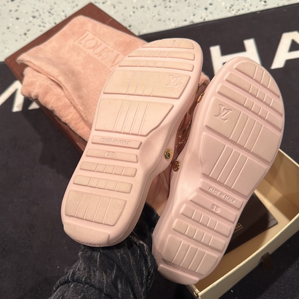 Authentic Louis Vuitton spa slip ons - Picture 6 of 8